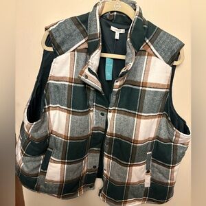 Maurice’s plaid puffed vest, new with tags, so 3x fits true, zip and front snap